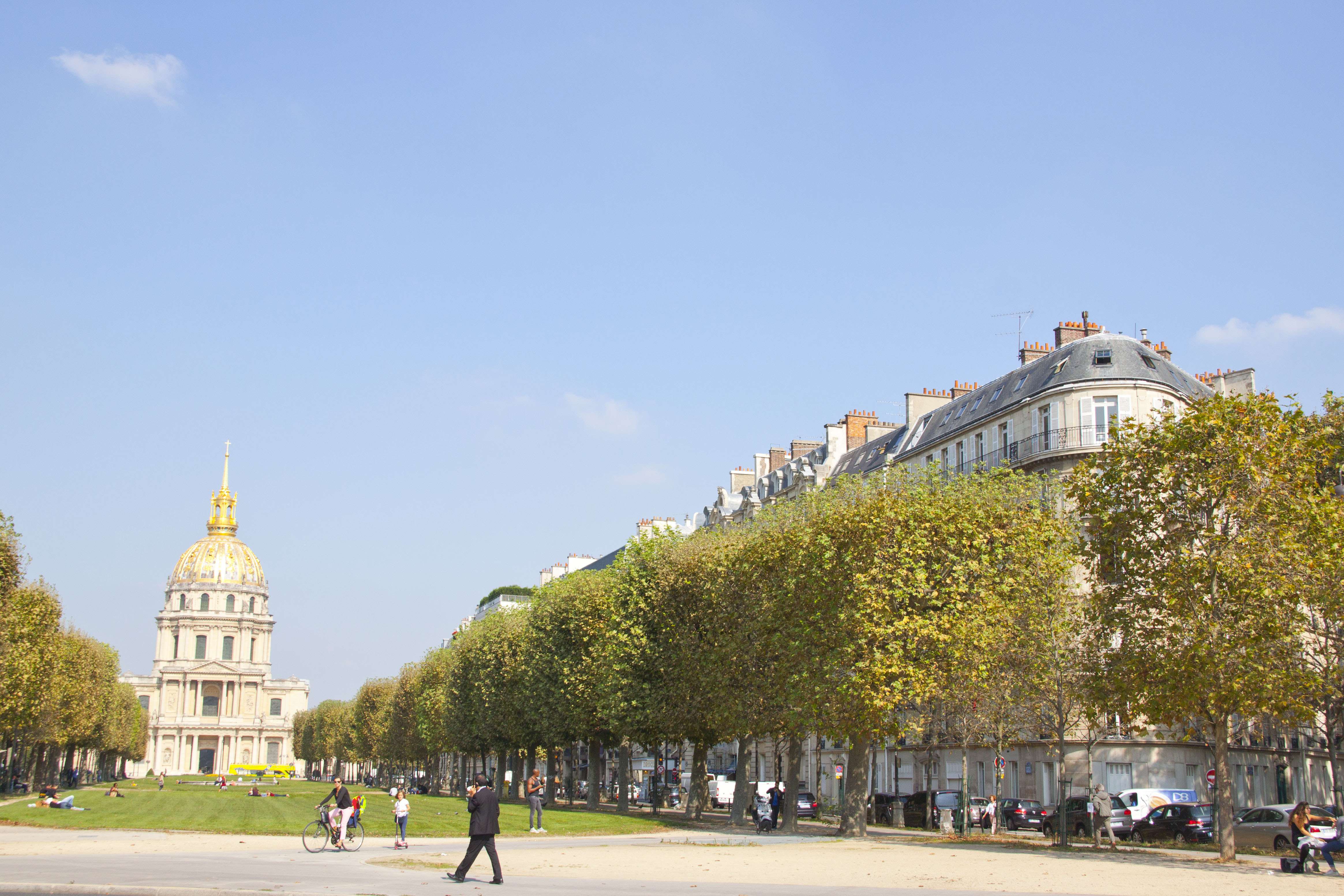 Esplanade Jacques-Chaban-Delmas quartier breteuil paris