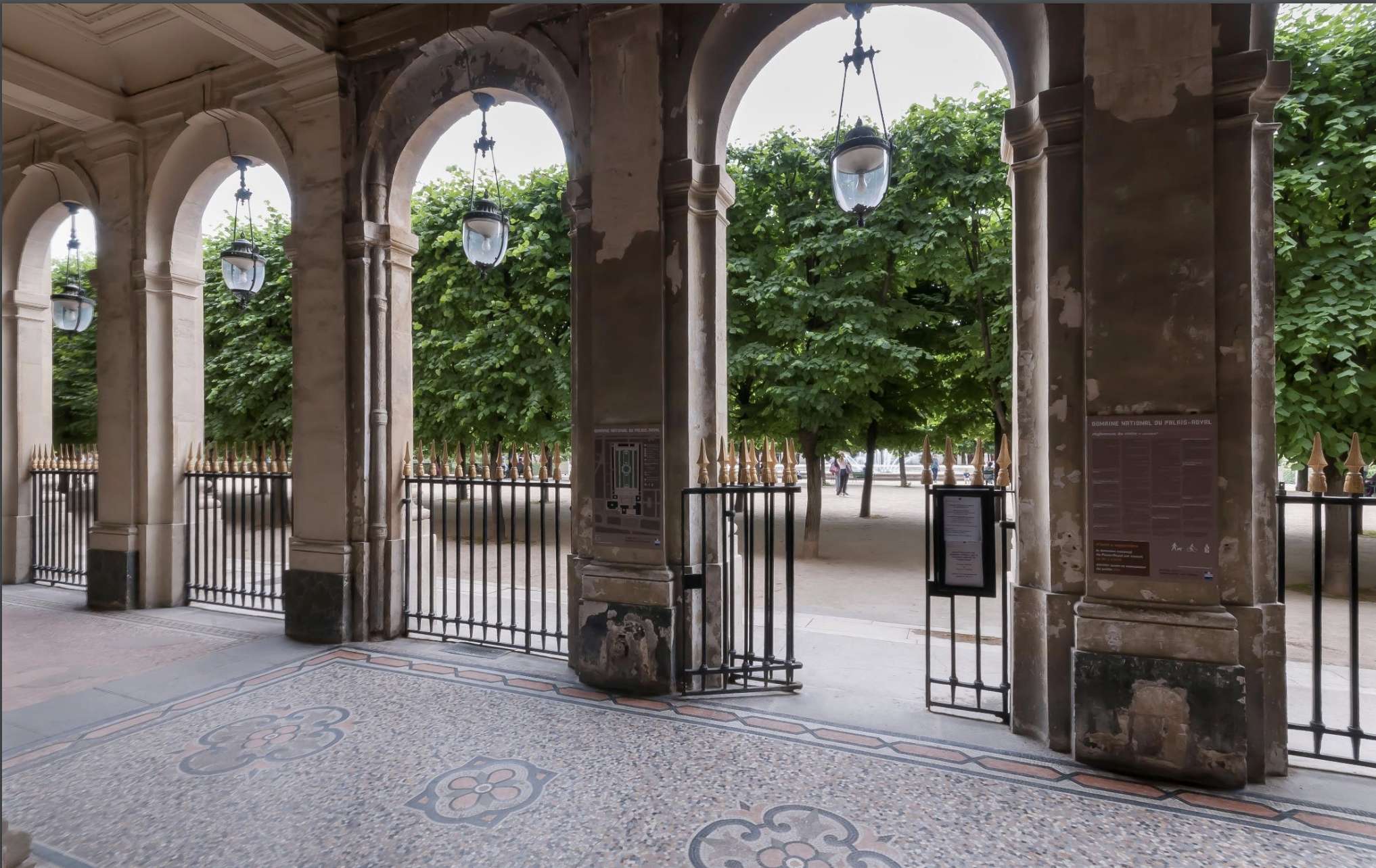 palais royal la luxueuse galerie d’Orléans paris