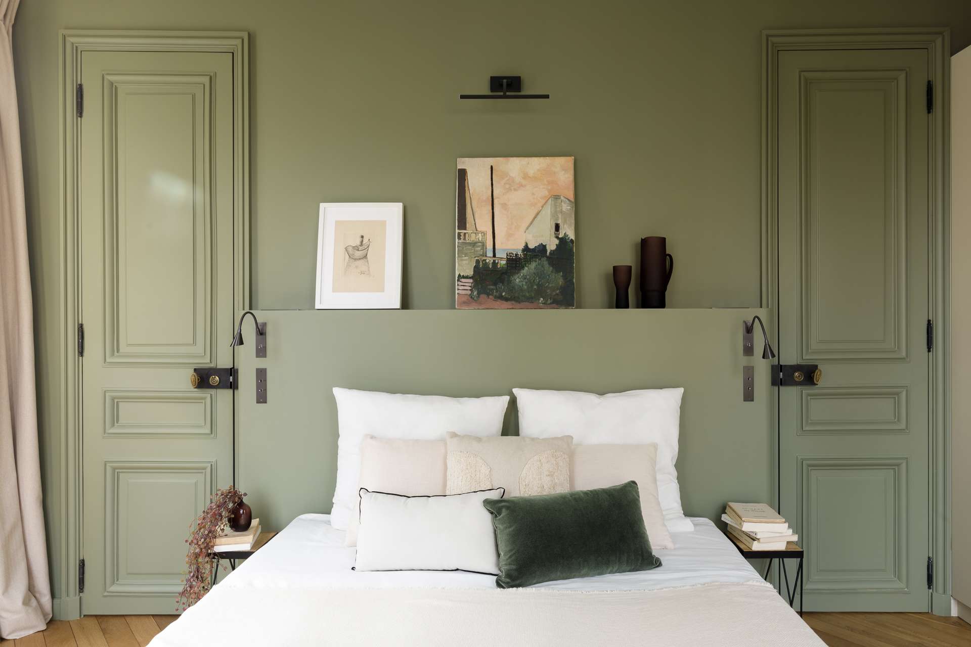 Home Staging exemple Chambre parentale aux murs vert sauge