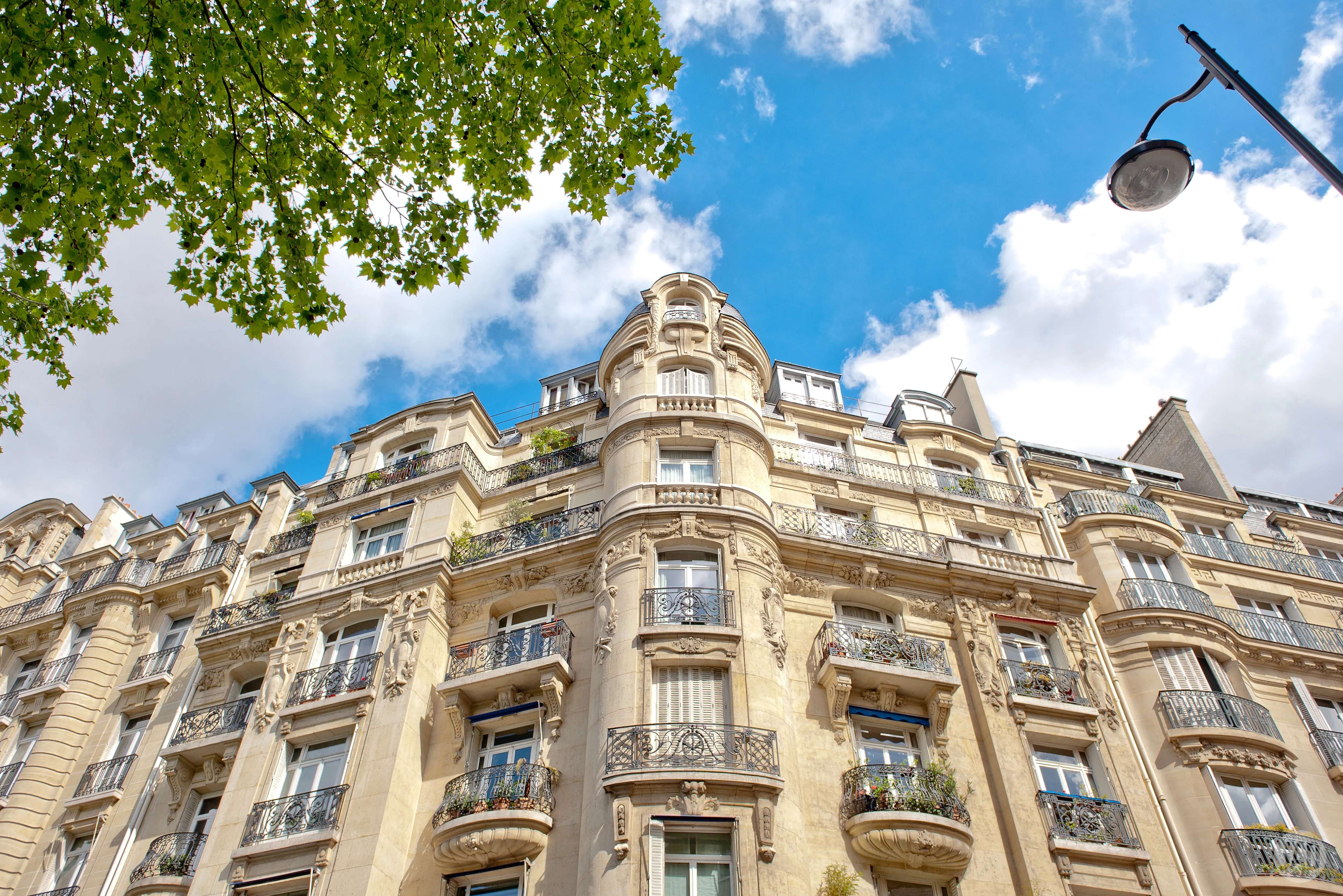 Façade Haussmann Varenne Immobilier Prestige Paris