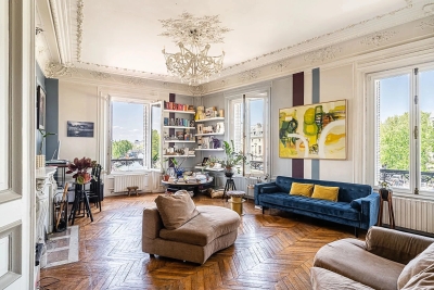 Picture of property: Corner flat with view of the Seine 2