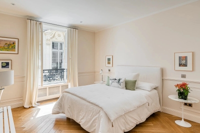 Picture of property: In the heart of Carré des Antiquaires 5