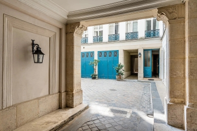Picture of property: In the heart of Carré des Antiquaires 9