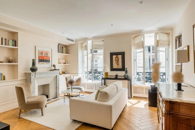 Picture of property: In the heart of Carré des Antiquaires 1