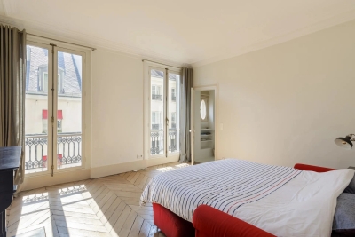 Picture of property: Corner apartment with full-length balcony 9