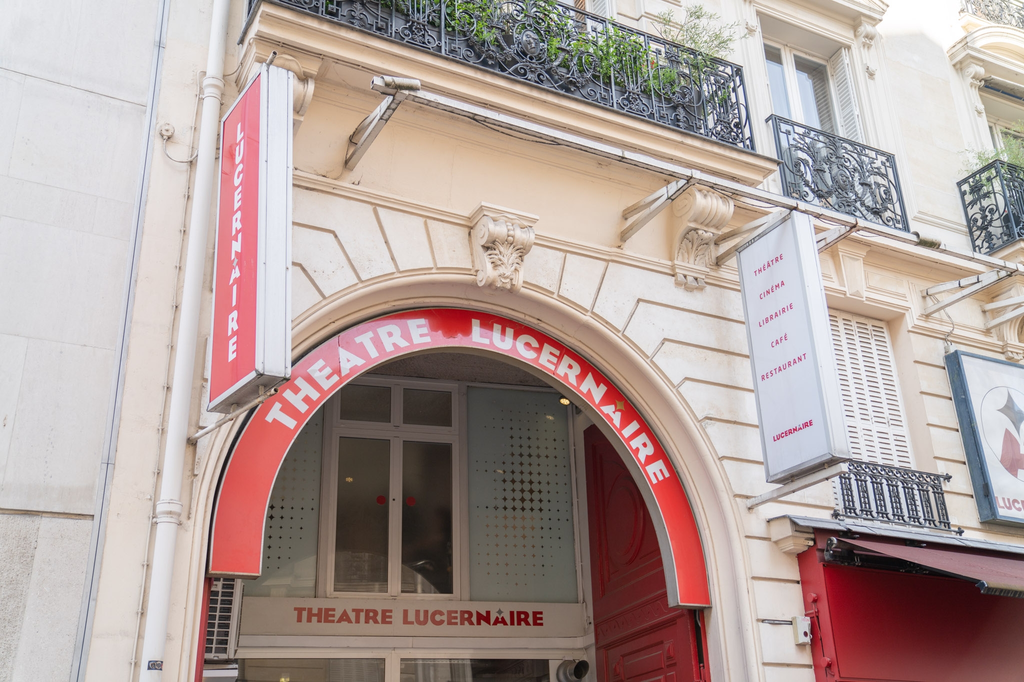 Entrée théâtre Lucernaire Paris 