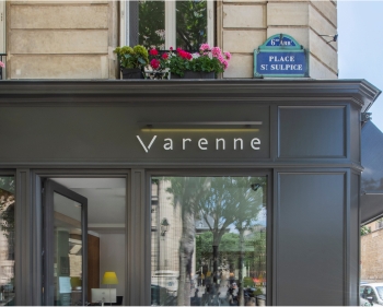 Photo devanture agence immobilière Varenne et plaque place st sulpice 6eme arrondissement paris