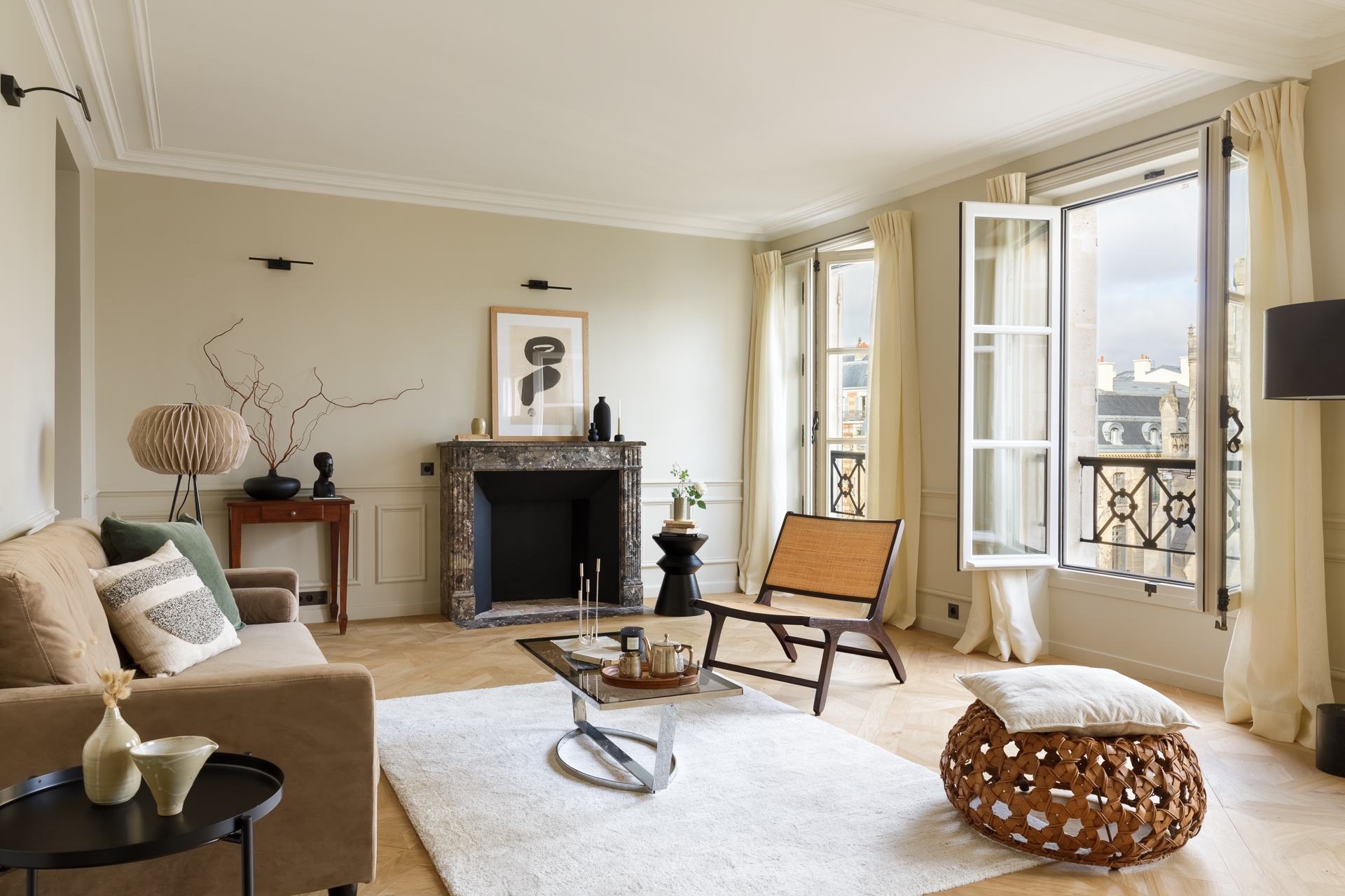 Home Staging Interieur parisien décoration salon cheminée parquet
